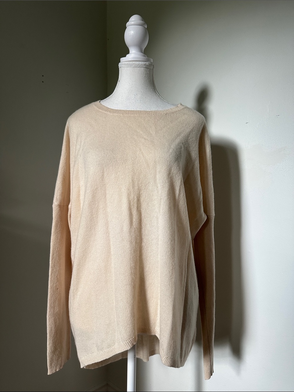 SAKS FIFTH AVENUE Cream 100% Cashmere Lightweight Preppy Luxury Sweater Small